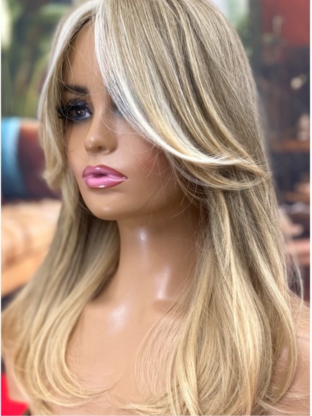 LAST ONE blonde wig with face framing highlights